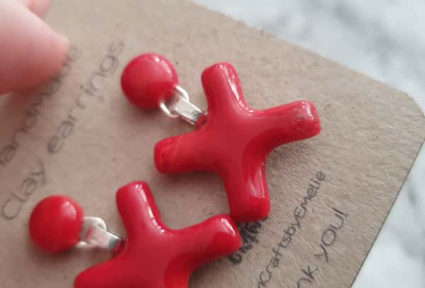 Handgjorda örhängen i polymerlera, Röda Xs