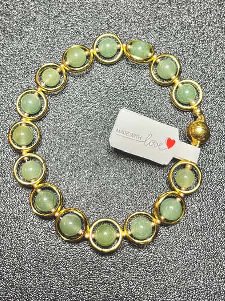 Armband av ädelsten Aventurin