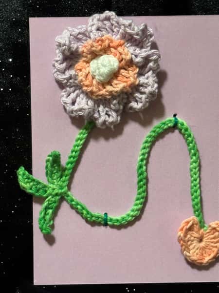 Bokmärke, virkad blomma