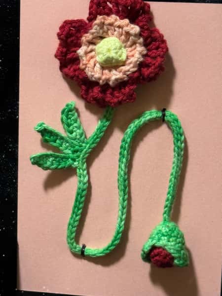 Bokmärke, virkad blomma