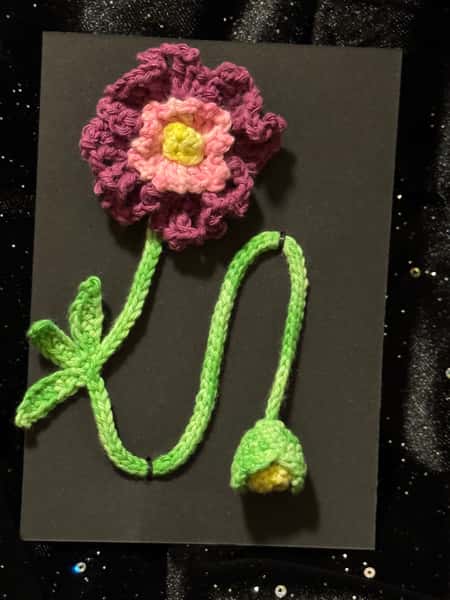 Bokmärke, virkad blomma