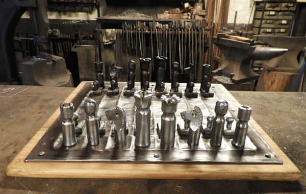 Schackspel i varmsmide