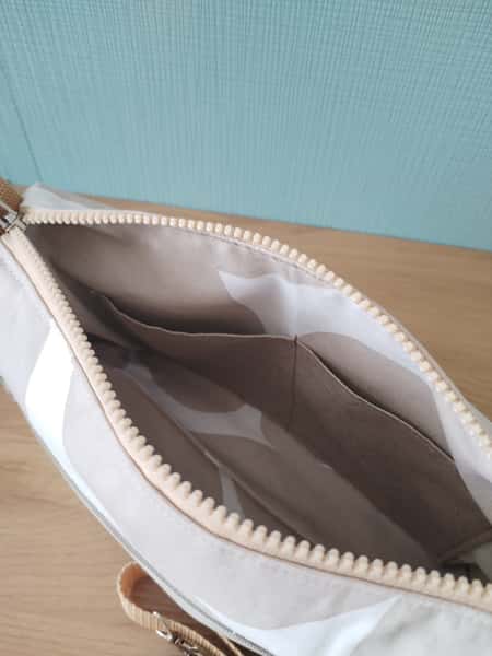 Väska Shoulder Bag beige med silverdetaljer