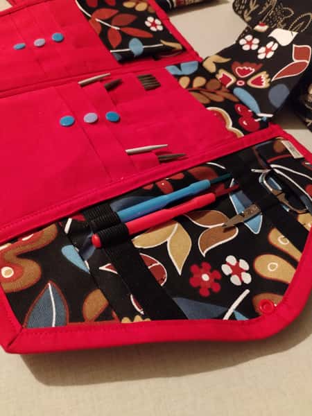 Väska för förvaring av stickor/virknålar röd/färgglad 🖤