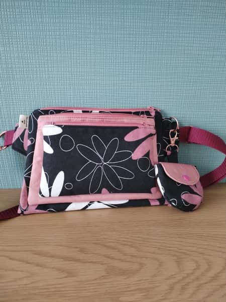 Väska HippBag/ShoulderBag Bältesväska/axelväska med rosa guld detaljer färgglada/rosa