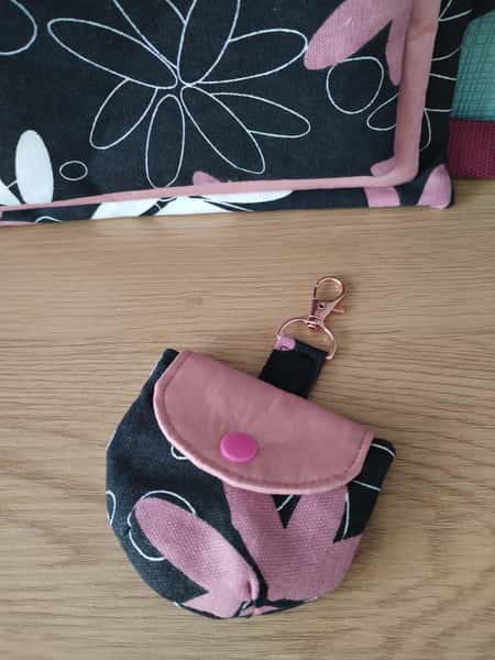 Väska HippBag/ShoulderBag Bältesväska/axelväska med rosa guld detaljer färgglada/rosa