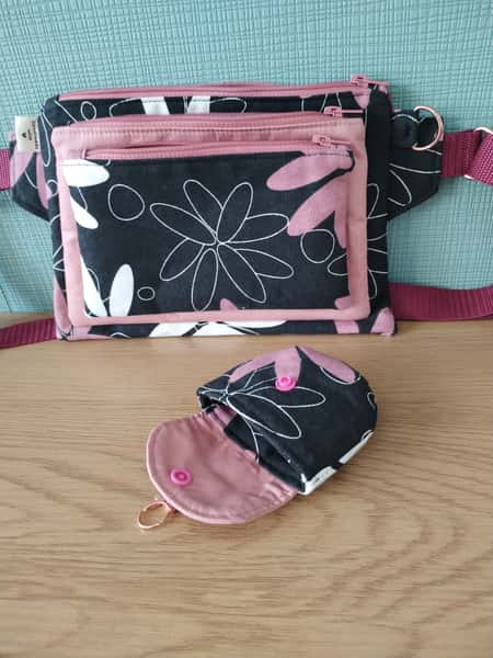 Väska HippBag/ShoulderBag Bältesväska/axelväska med rosa guld detaljer färgglada/rosa