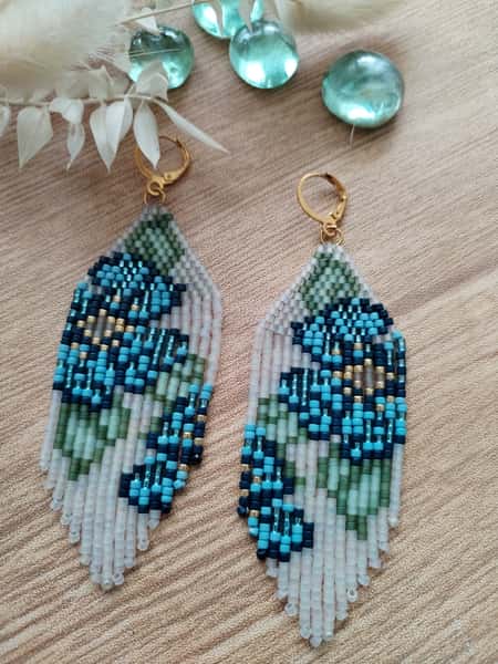 handgjord miyuki Pärlörhängen med blommönster blått, grönt, guld och vitt