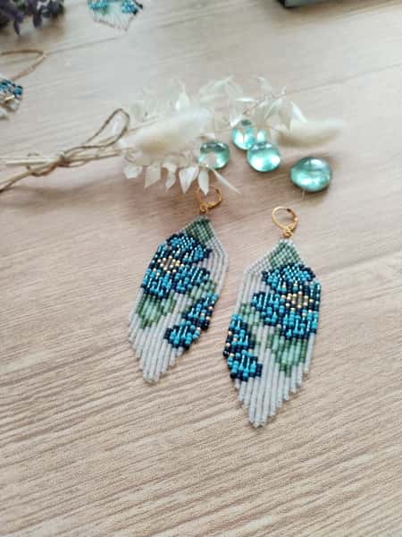 handgjord miyuki Pärlörhängen med blommönster blått, grönt, guld och vitt