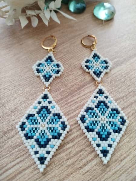 handgjord miyuki Pärlörhängen med blommönster blått, guld och vitt