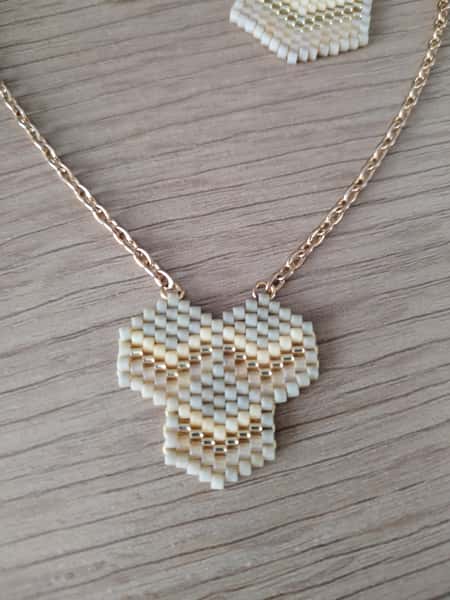 handgjord miyuki Pärlörhängen i grönt, guld och gul med matchande kedja