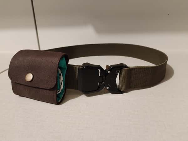 Bältesväska "Busch Bag" av läder och tyg ölika färg