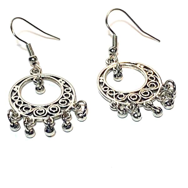 Örhängen med mönstrad länk