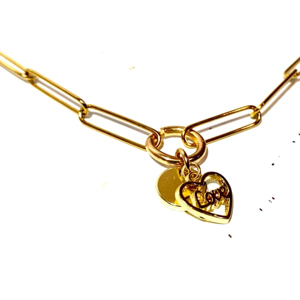 Halsband med paper clip kedja och berlocker