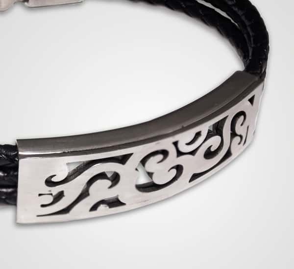 Läderarmband med mönstrad länk