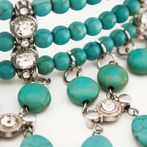 Vackert stort ädelsten halsband