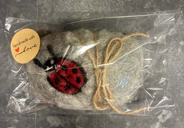 Tvål med ullhölje.