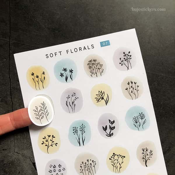 Stickers – Silhuetter av växter och blommor på akvarellcirklar i milda färger
