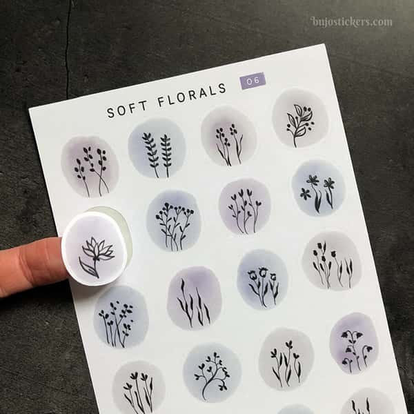 Stickers – Silhuetter av växter och blommor på akvarellcirklar i milda färger