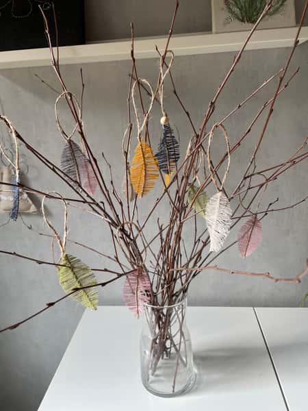 Fjäder dekoration till påskris