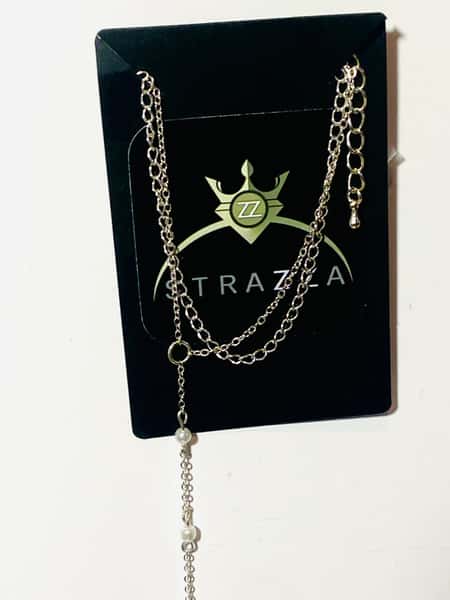 Armband med platinum kedjor och vita pearls