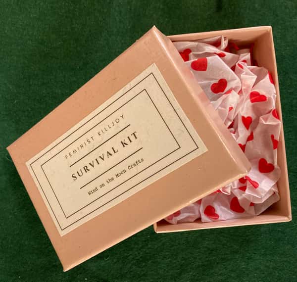 Feminist killjoy survival kit / presentask / studentpresent