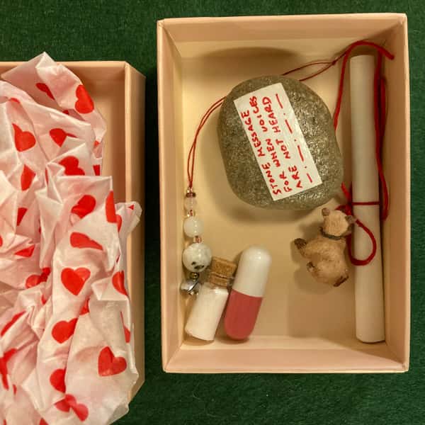 Feminist killjoy survival kit / presentask / studentpresent