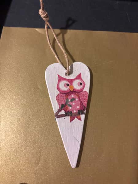 butik: “Handgjort med hjärta – unika detaljer till ditt hem.”