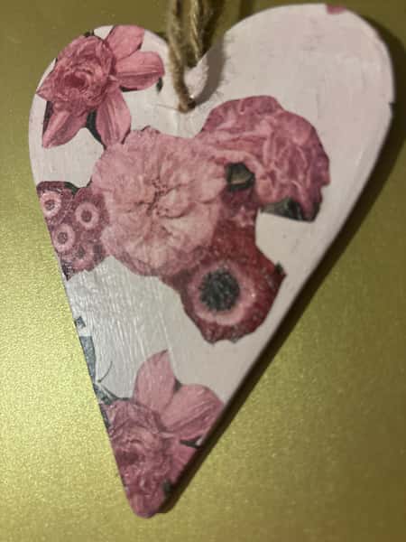 🌸 Handgjorda dekorationshjärtan med rosor – ReDesignByTess & Mikko