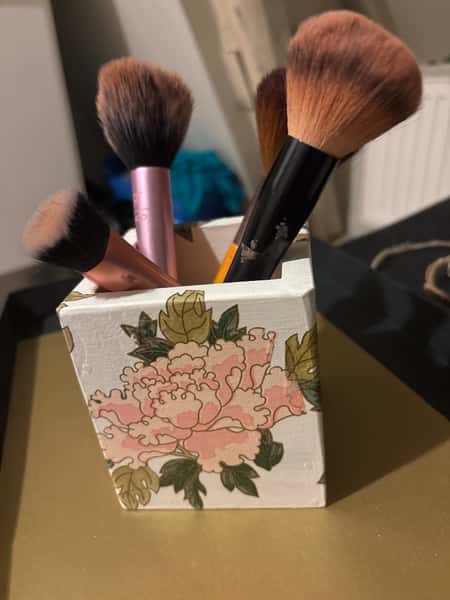 Handgjord förvaring i trä – smink / pennhållare – ReDesignByTess & Mikko