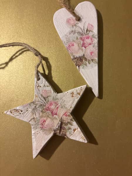 Handgjorda romantiska dekorationer i trä