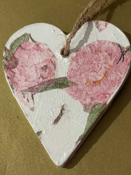 Litet handgjort trähjärta – dekorativ detalj