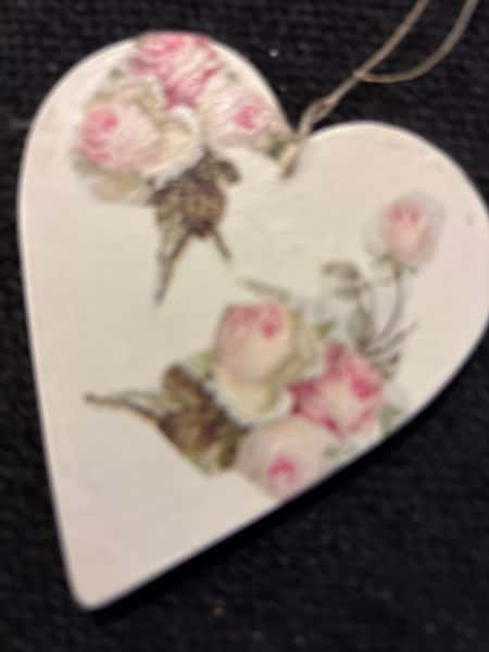 🌸 Handgjorda dekorationshjärtan – ReDesignByTess & Mikko