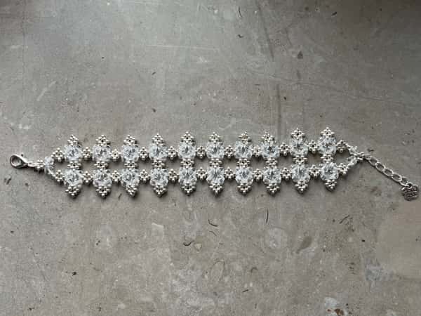 Handgjort armband med kristaller