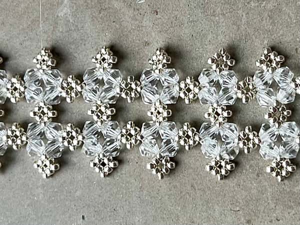 Handgjort armband med kristaller