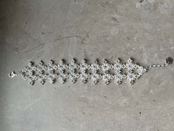 Handgjort armband med kristaller