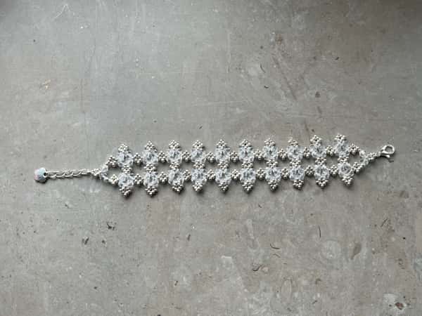 Handgjort armband med kristaller