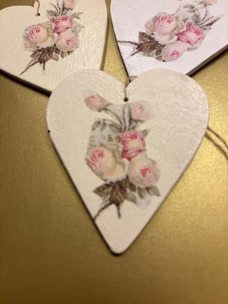 Handgjorda hjärtan med rosor – unika detaljer