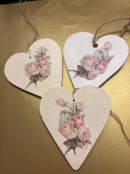 Handgjorda hjärtan med rosor – unika detaljer
