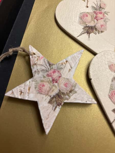 Handgjorda hjärtan med rosor – unika detaljer