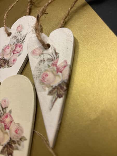 Handgjorda hjärtan med rosor – unika detaljer