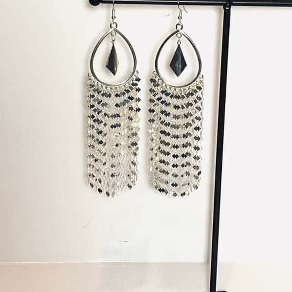 Vackra långa platinum örhängen