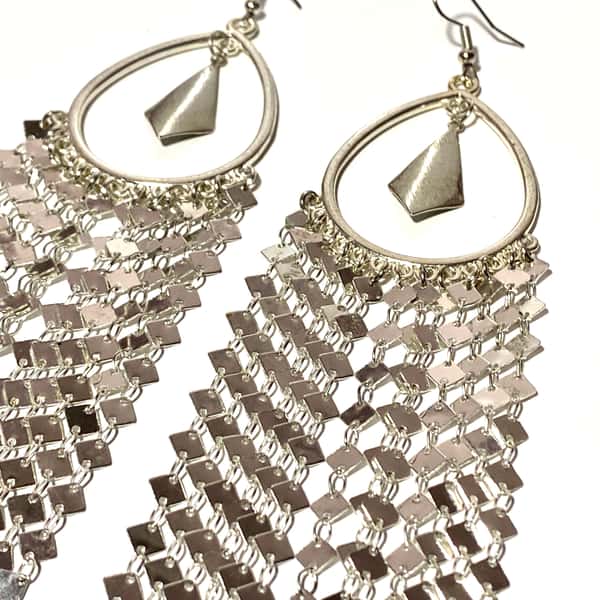 Vackra långa platinum örhängen