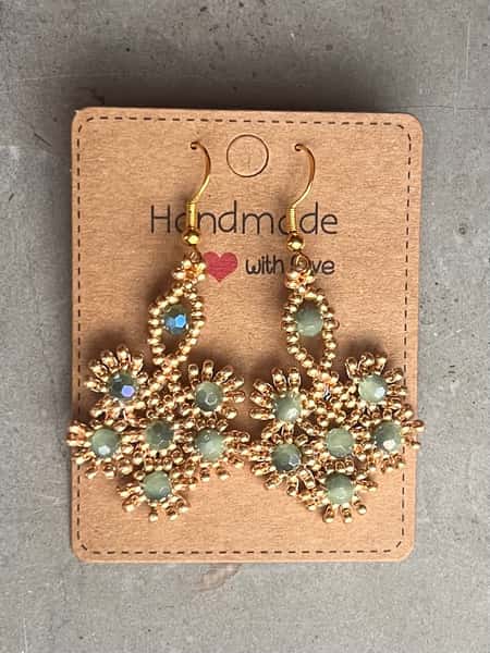 Örhängen i gröna och guld