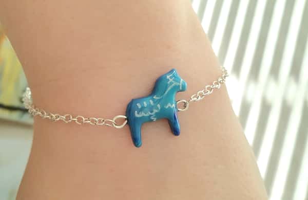 Dalahäst armband i polymerlera och rostfritt stål