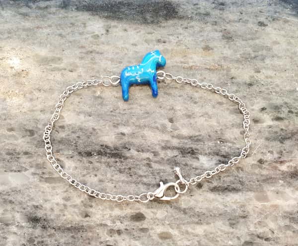 Dalahäst armband i polymerlera och rostfritt stål