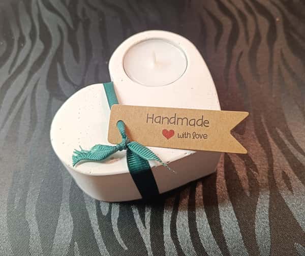 Hjärtformad värmeljushållare i gips