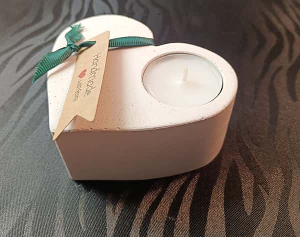 Hjärtformad värmeljushållare i gips