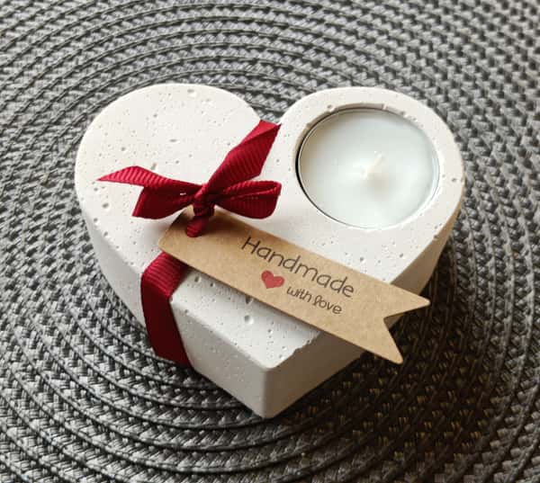 Hjärtformad värmeljushållare i gips