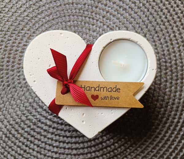 Hjärtformad värmeljushållare i gips